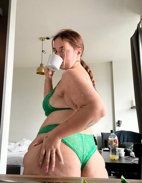 curvy geparke model high quality images