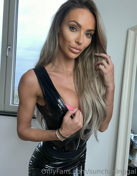 Anniek Van Kuelen model exclusive photo