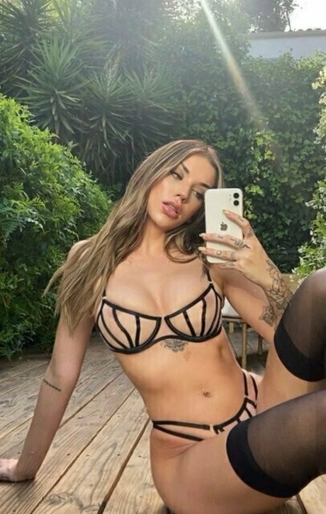 itssaraxo high quality actress pics