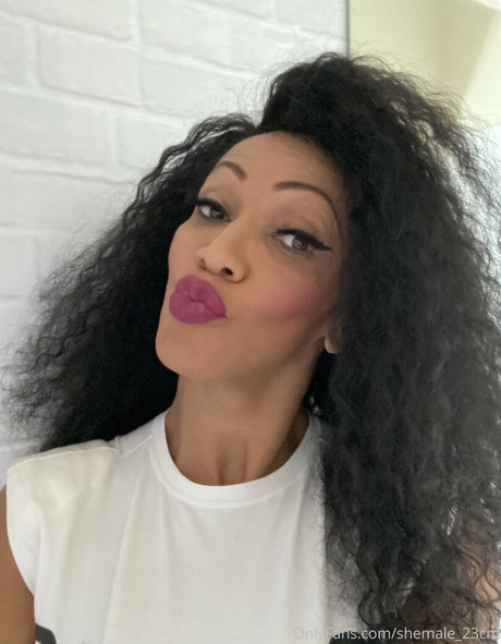 shemale 23cm star beautiful pics