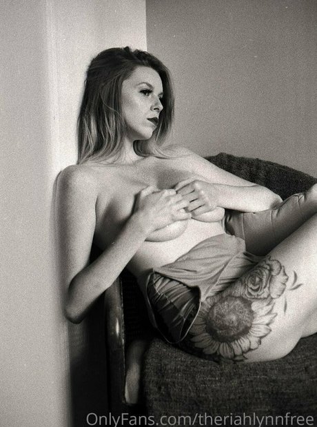 Riah Lynn high quality pornstar pic