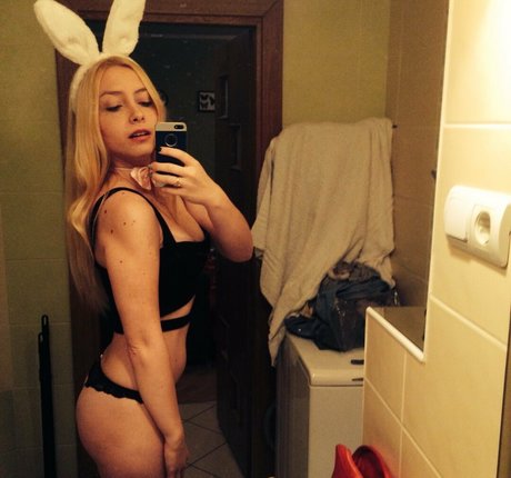 rosy blondbabe pornstar nude pics