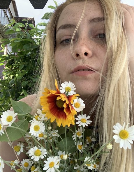 rosy blondbabe nude model pics