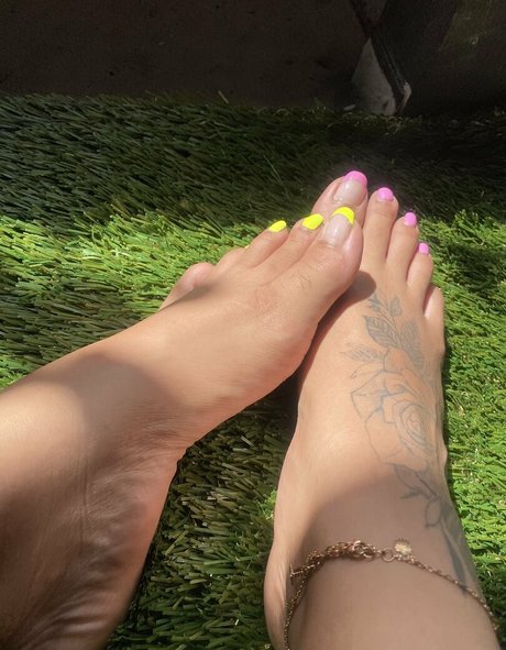 chenalfeet adult actress picture