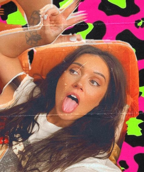 Clair Buckley pretty actress img