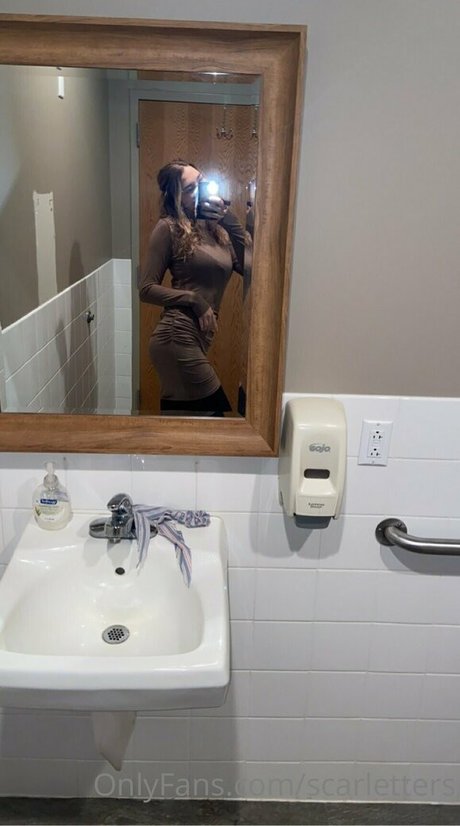 scarletters sexy actress gallery