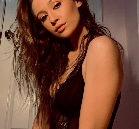 obey genevieve sexy star pic