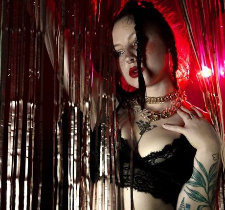 Angelina Vehera star art pic