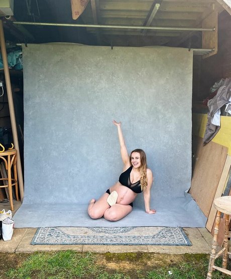 Hannah Witton star best image