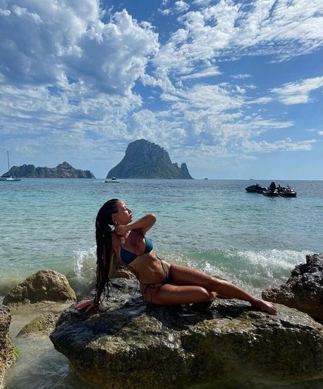 Sara Izquierdo model nude pictures