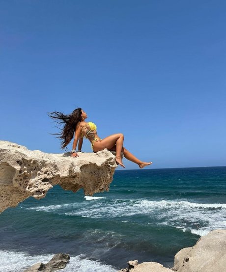 Sara Izquierdo model nude pictures