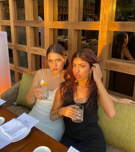 Sabela OT model top photo