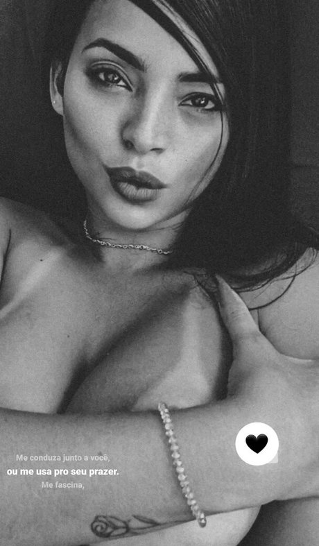 Juju Bellini model hot pic