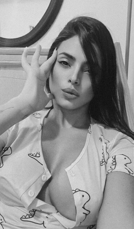 Juju Bellini erotic model pic