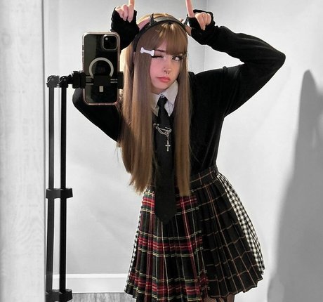 Soniyoru model hot image