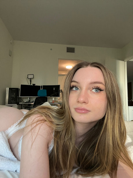 Comflly hd pornstar photo