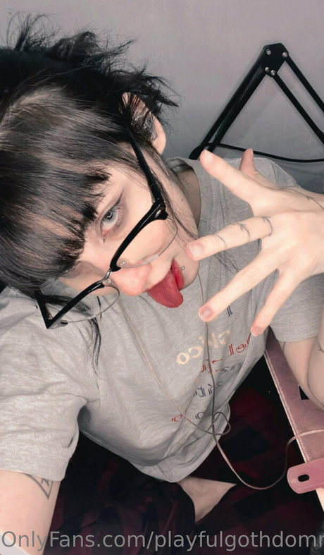 playfulgothdomme model naked pictures