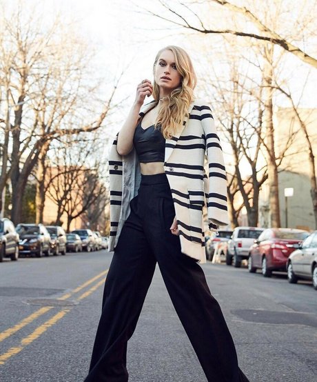 Leven Rambin sexy star galleries