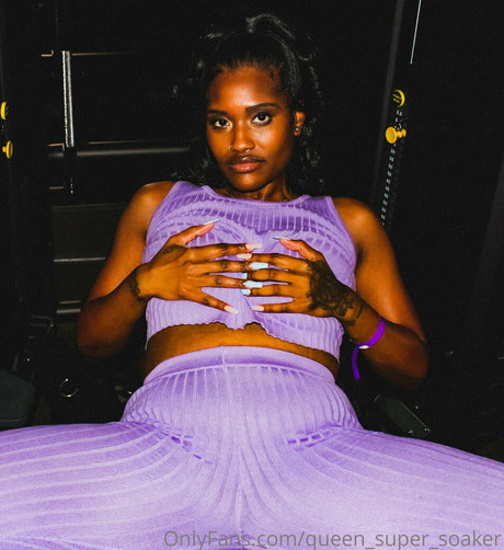 queen super soaker naked actress pics