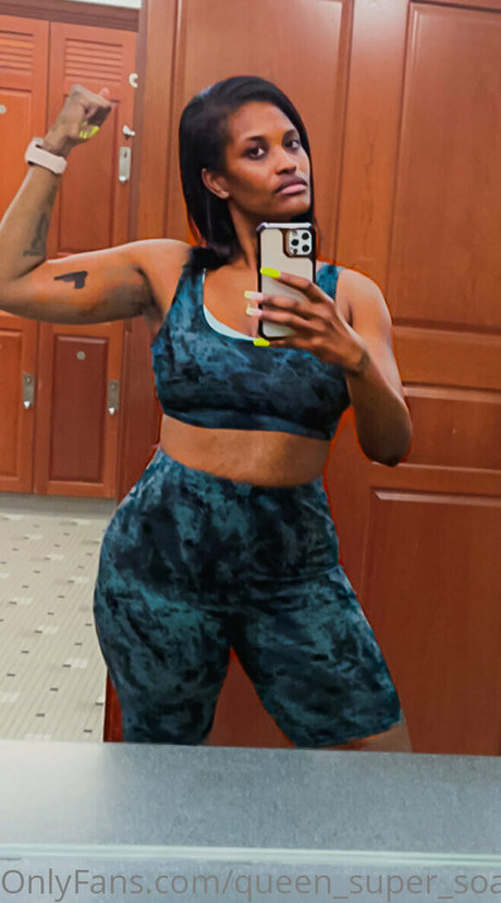 queen super soaker model top image