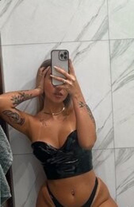 Vitoria Mondoni sexy star images