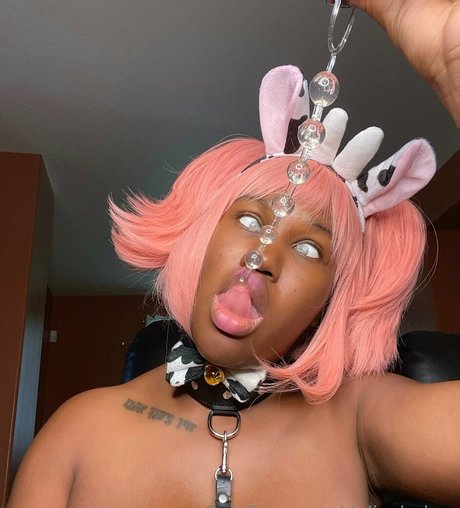 dalieshakey art model pic