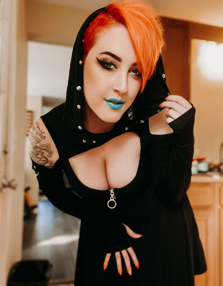 yoemilyreyfree model porn photo