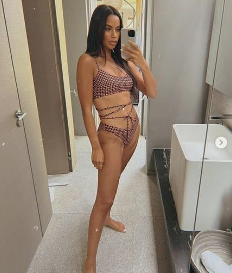 Rochelle Humes Profile pic