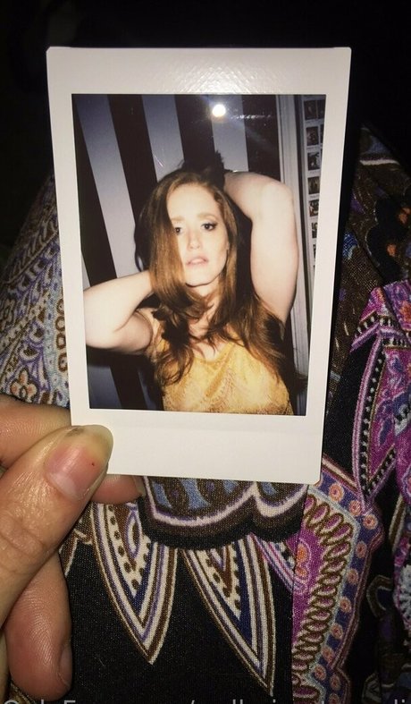 redhairextraordinaire erotic model pic