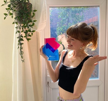 Maisie Peters pornstar hot image