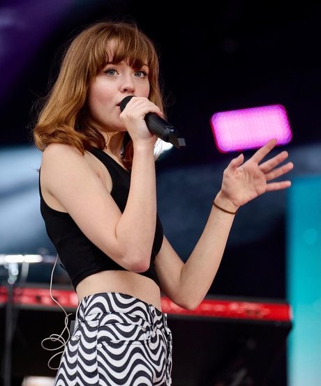 Maisie Peters pornstar hot picture