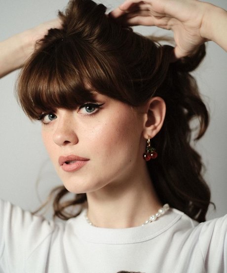 Maisie Peters model nude gallery