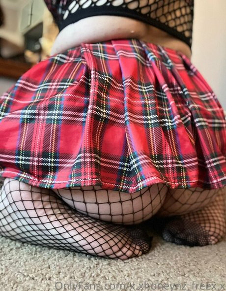 honeynz free nude model pic