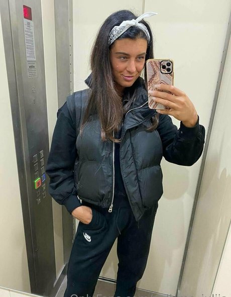 call me juliia pretty actress pics