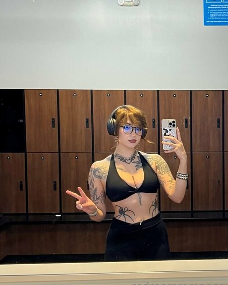 Roseredroom star exclusive img