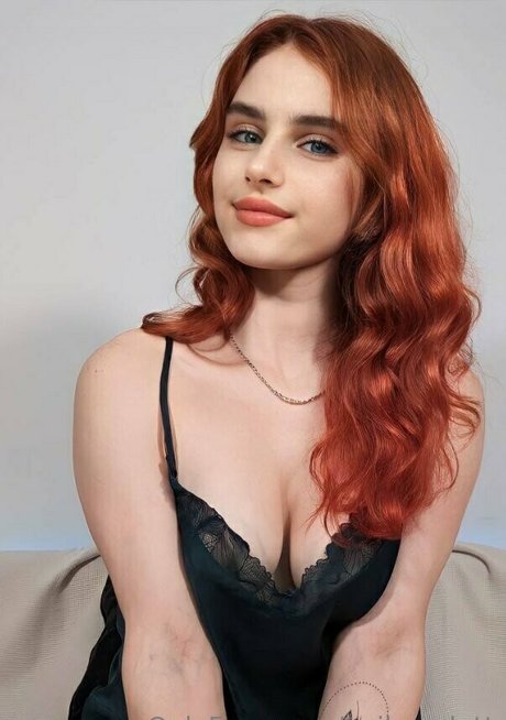 evilscarlett exclusive pornstar archive