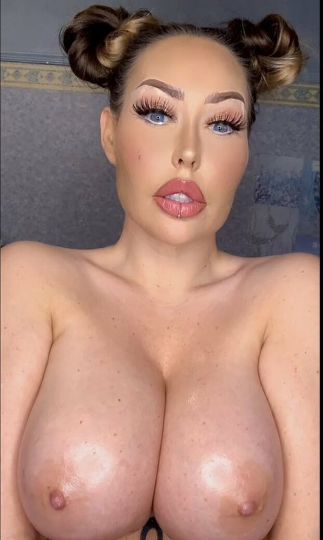 livingdollleigh model naked photo