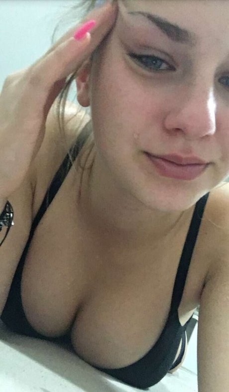 ikdiablita naked model pic