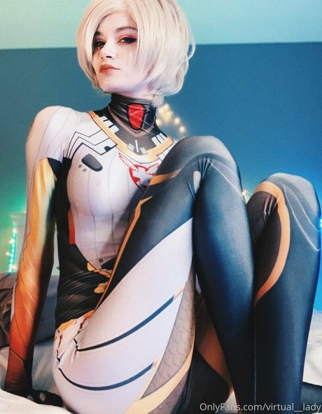 Virtual Lady adult model picture