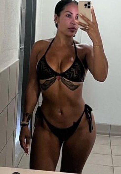 Getbodiedbyj nude model pic