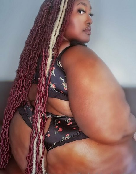 forbiddenfruyt23 star sexy picture