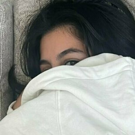 queenneedyy xxx model photo