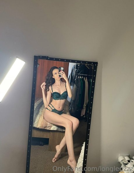 Longlegzzz pornstar free pic