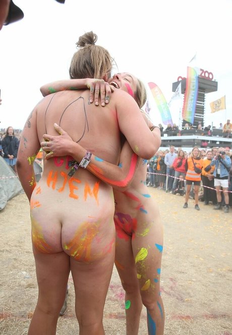 Lily Lowe xxx pornstar gallery