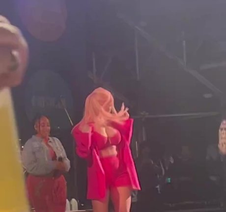 Grace Chatto model hot image