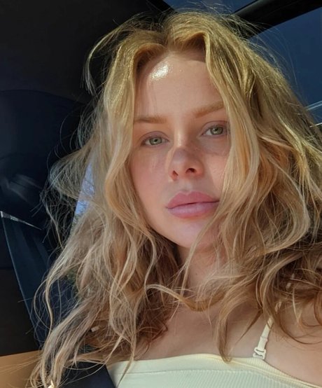 Sophie Pettifer nice pornstar photo