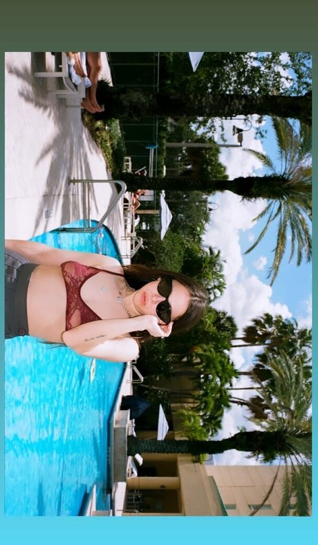 Esther Povitsky top model image