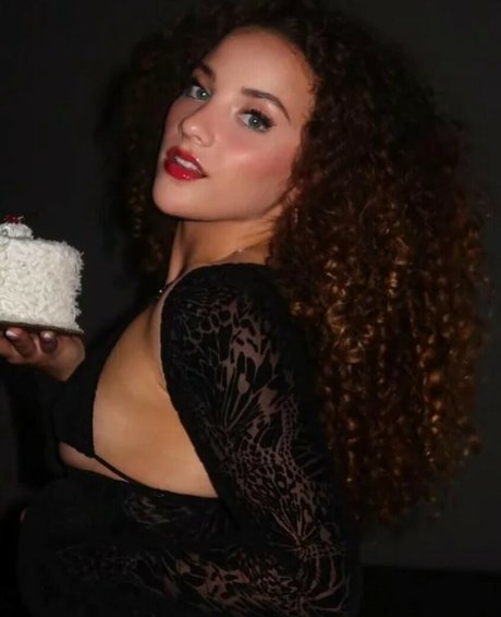 Sofie Dossi porn star image