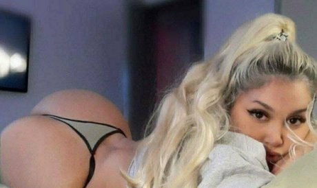 lelymaid star erotic picture