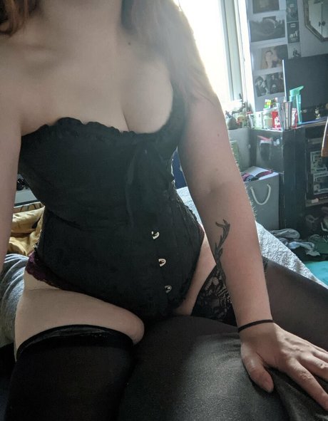 beelou exclusive model photos